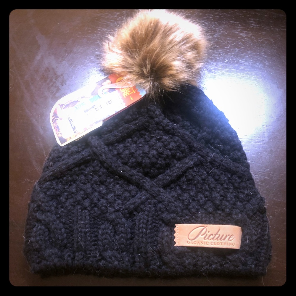 Black beanie with Pom-Pom